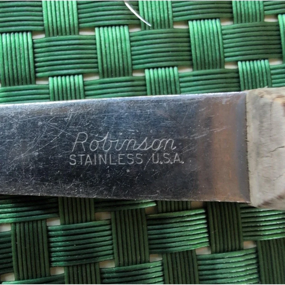 Robinson Knife Co Spatula Short Slotted Stainless Wood Hndl *Slight L/R Wobble*